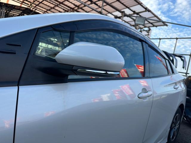 トヨタ　50プリウス 　シーケンシャルドアミラーウィンカー取付【岡山県岡山市　東区・中区・北区・赤磐市・瀬戸内市で持込でのタイヤ交換・ドライブレコーダー・ナビ等のパーツ取付・カスタムの事ならエヌアンドエスオートへお任せ】下さい！】