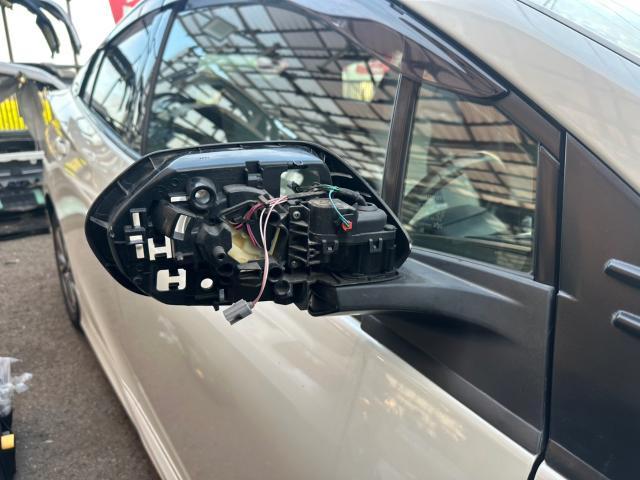 トヨタ　50プリウス 　シーケンシャルドアミラーウィンカー取付【岡山県岡山市　東区・中区・北区・赤磐市・瀬戸内市で持込でのタイヤ交換・ドライブレコーダー・ナビ等のパーツ取付・カスタムの事ならエヌアンドエスオートへお任せ】下さい！】