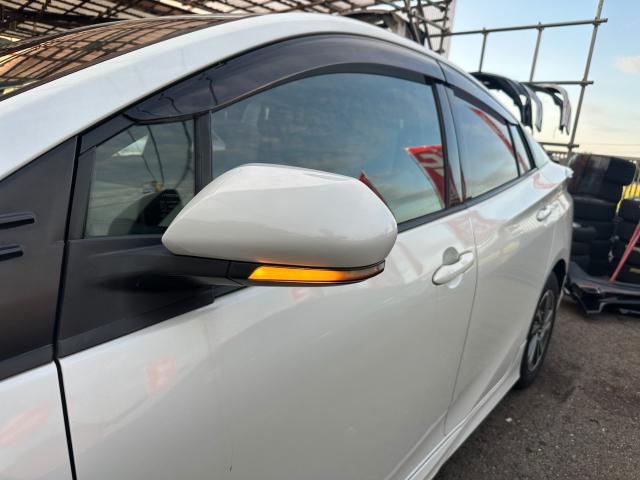 トヨタ　50プリウス 　シーケンシャルドアミラーウィンカー取付【岡山県岡山市　東区・中区・北区・赤磐市・瀬戸内市で持込でのタイヤ交換・ドライブレコーダー・ナビ等のパーツ取付・カスタムの事ならエヌアンドエスオートへお任せ】下さい！】