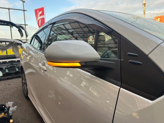 トヨタ　50プリウス 　シーケンシャルドアミラーウィンカー取付【岡山県岡山市　東区・中区・北区・赤磐市・瀬戸内市で持込でのタイヤ交換・ドライブレコーダー・ナビ等のパーツ取付・カスタムの事ならエヌアンドエスオートへお任せ】下さい！】