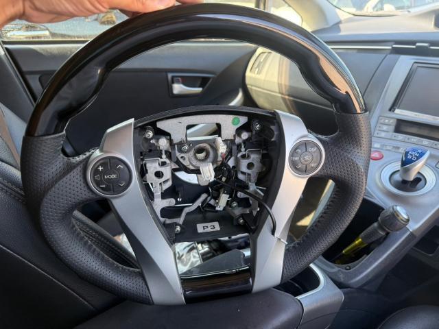 トヨタ　30プリウス　コンビステリング交換　ZVW30【岡山県岡山市　東区・中区・北区・赤磐市・瀬戸内市で持込でのタイヤ交換・ドライブレコーダー・ナビ等のパーツ取付・カスタムの事ならエヌアンドエスオートへお任せ】下さい！】