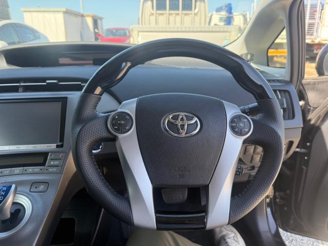 トヨタ　30プリウス　コンビステリング交換　ZVW30【岡山県岡山市　東区・中区・北区・赤磐市・瀬戸内市で持込でのタイヤ交換・ドライブレコーダー・ナビ等のパーツ取付・カスタムの事ならエヌアンドエスオートへお任せ】下さい！】