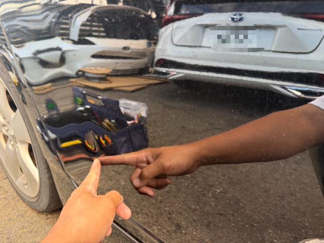 トヨタ　プリウス　右後ろドアヘコミ　右クォーターヘコミ　デントリペア【岡山県岡山市　東区・中区・北区・赤磐市・瀬戸内市で持込でのタイヤ交換・ドライブレコーダー・ナビ等のパーツ取付・カスタムの事ならエヌアンドエスオートへお任せ】下さい！】