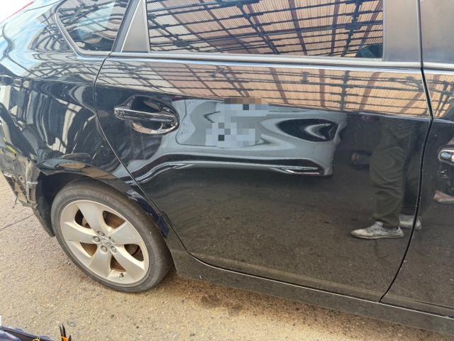 トヨタ　プリウス　右後ろドアヘコミ　右クォーターヘコミ　デントリペア【岡山県岡山市　東区・中区・北区・赤磐市・瀬戸内市で持込でのタイヤ交換・ドライブレコーダー・ナビ等のパーツ取付・カスタムの事ならエヌアンドエスオートへお任せ】下さい！】