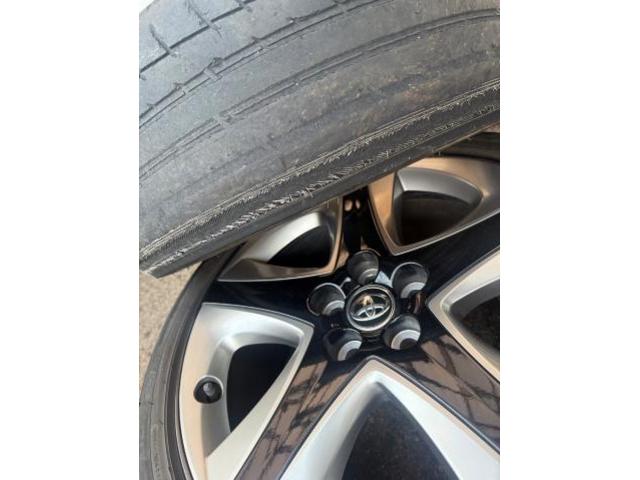 トヨタ　プリウス　フロントタイヤ　2本　交換　ZVW55【岡山県岡山市　東区・中区・北区・赤磐市・瀬戸内市で持込でのタイヤ交換・ドライブレコーダー・ナビ等のパーツ取付・カスタムの事ならエヌアンドエスオートへお任せ】下さい！】