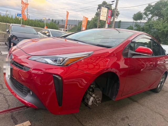 トヨタ　プリウス　フロントタイヤ　2本　交換　ZVW55【岡山県岡山市　東区・中区・北区・赤磐市・瀬戸内市で持込でのタイヤ交換・ドライブレコーダー・ナビ等のパーツ取付・カスタムの事ならエヌアンドエスオートへお任せ】下さい！】