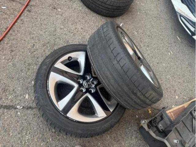 トヨタ　プリウス　フロントタイヤ　2本　交換　ZVW55【岡山県岡山市　東区・中区・北区・赤磐市・瀬戸内市で持込でのタイヤ交換・ドライブレコーダー・ナビ等のパーツ取付・カスタムの事ならエヌアンドエスオートへお任せ】下さい！】