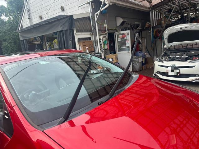 トヨタ　50プリウス　ワイパーゴム　交換　ZVW55【岡山県岡山市　東区・中区・北区・赤磐市・瀬戸内市で持込でのタイヤ交換・ドライブレコーダー・ナビ等のパーツ取付・カスタムの事ならエヌアンドエスオートへお任せ】下さい！】