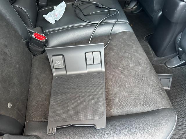 ホンダ　シャトル　ビルトインUSB＆HDMI　取付　GP7【岡山県岡山市　東区・中区・北区・赤磐市・瀬戸内市で持込でのタイヤ交換・ドライブレコーダー・ナビ等のパーツ取付・カスタムの事ならエヌアンドエスオートへお任せ】下さい！】