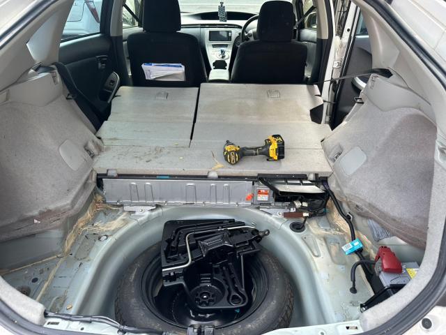 トヨタ　30プリウス　リビルトハイブリッドバッテリー交換　ZVW30【岡山県岡山市　東区・中区・北区・赤磐市・瀬戸内市で持込でのタイヤ交換・ドライブレコーダー・ナビ等のパーツ取付・カスタムの事ならエヌアンドエスオートへお任せ】下さい！】