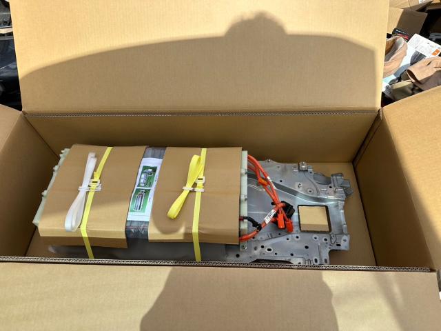 トヨタ　30プリウス　リビルトハイブリッドバッテリー交換　ZVW30【岡山県岡山市　東区・中区・北区・赤磐市・瀬戸内市で持込でのタイヤ交換・ドライブレコーダー・ナビ等のパーツ取付・カスタムの事ならエヌアンドエスオートへお任せ】下さい！】