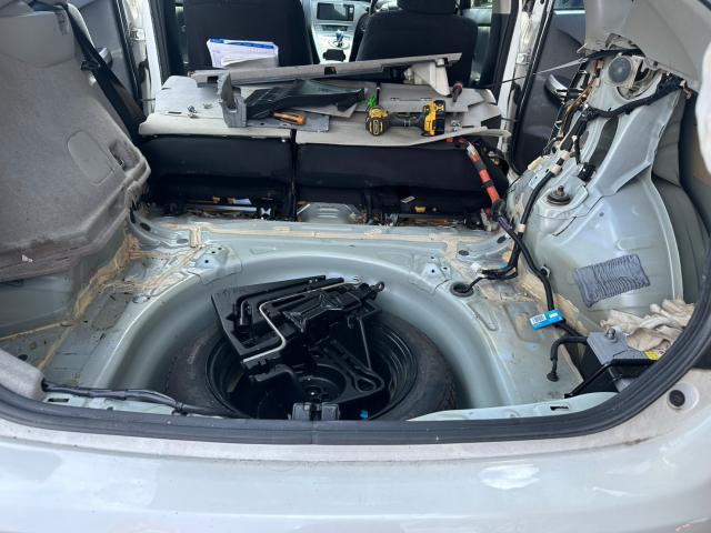 トヨタ　30プリウス　リビルトハイブリッドバッテリー交換　ZVW30【岡山県岡山市　東区・中区・北区・赤磐市・瀬戸内市で持込でのタイヤ交換・ドライブレコーダー・ナビ等のパーツ取付・カスタムの事ならエヌアンドエスオートへお任せ】下さい！】