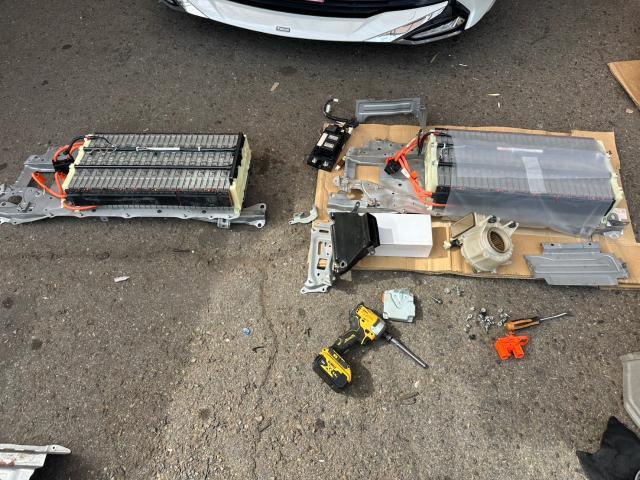 トヨタ　30プリウス　リビルトハイブリッドバッテリー交換　ZVW30【岡山県岡山市　東区・中区・北区・赤磐市・瀬戸内市で持込でのタイヤ交換・ドライブレコーダー・ナビ等のパーツ取付・カスタムの事ならエヌアンドエスオートへお任せ】下さい！】