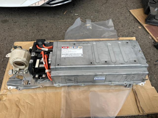 トヨタ　30プリウス　リビルトハイブリッドバッテリー交換　ZVW30【岡山県岡山市　東区・中区・北区・赤磐市・瀬戸内市で持込でのタイヤ交換・ドライブレコーダー・ナビ等のパーツ取付・カスタムの事ならエヌアンドエスオートへお任せ】下さい！】