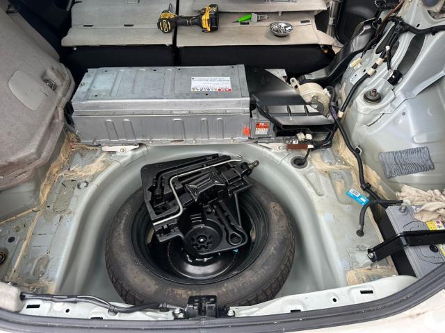 トヨタ　30プリウス　リビルトハイブリッドバッテリー交換　ZVW30【岡山県岡山市　東区・中区・北区・赤磐市・瀬戸内市で持込でのタイヤ交換・ドライブレコーダー・ナビ等のパーツ取付・カスタムの事ならエヌアンドエスオートへお任せ】下さい！】