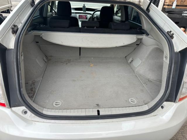 トヨタ　30プリウス　リビルトハイブリッドバッテリー交換　ZVW30【岡山県岡山市　東区・中区・北区・赤磐市・瀬戸内市で持込でのタイヤ交換・ドライブレコーダー・ナビ等のパーツ取付・カスタムの事ならエヌアンドエスオートへお任せ】下さい！】