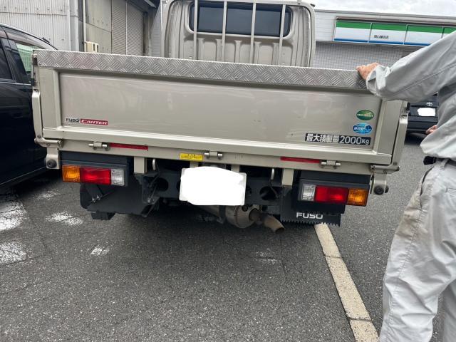 三菱ふそう　キャンター　ジェットイノウエ　泥除け　取付　FBA20【岡山県岡山市　東区・中区・北区・赤磐市・瀬戸内市で持込でのタイヤ交換・ドライブレコーダー・ナビ等のパーツ取付・カスタムの事ならエヌアンドエスオートへお任せ】下さい！】