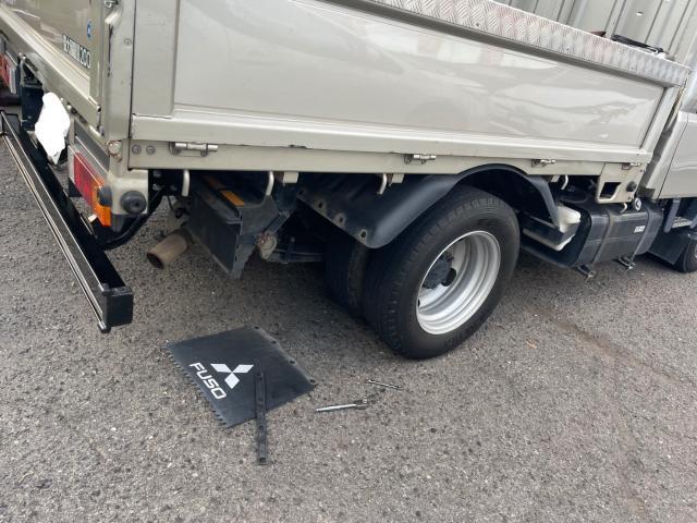 三菱ふそう　キャンター　ジェットイノウエ　泥除け　取付　FBA20【岡山県岡山市　東区・中区・北区・赤磐市・瀬戸内市で持込でのタイヤ交換・ドライブレコーダー・ナビ等のパーツ取付・カスタムの事ならエヌアンドエスオートへお任せ】下さい！】