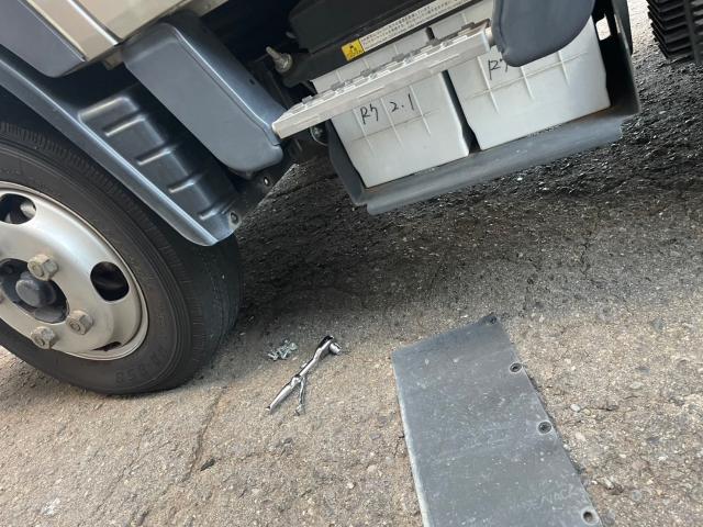 三菱ふそう　キャンター　ジェットイノウエ　泥除け　取付　FBA20【岡山県岡山市　東区・中区・北区・赤磐市・瀬戸内市で持込でのタイヤ交換・ドライブレコーダー・ナビ等のパーツ取付・カスタムの事ならエヌアンドエスオートへお任せ】下さい！】