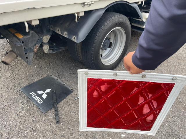 三菱ふそう　キャンター　ジェットイノウエ　泥除け　取付　FBA20【岡山県岡山市　東区・中区・北区・赤磐市・瀬戸内市で持込でのタイヤ交換・ドライブレコーダー・ナビ等のパーツ取付・カスタムの事ならエヌアンドエスオートへお任せ】下さい！】