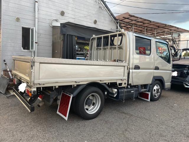 三菱ふそう　キャンター　ジェットイノウエ　泥除け　取付　FBA20【岡山県岡山市　東区・中区・北区・赤磐市・瀬戸内市で持込でのタイヤ交換・ドライブレコーダー・ナビ等のパーツ取付・カスタムの事ならエヌアンドエスオートへお任せ】下さい！】