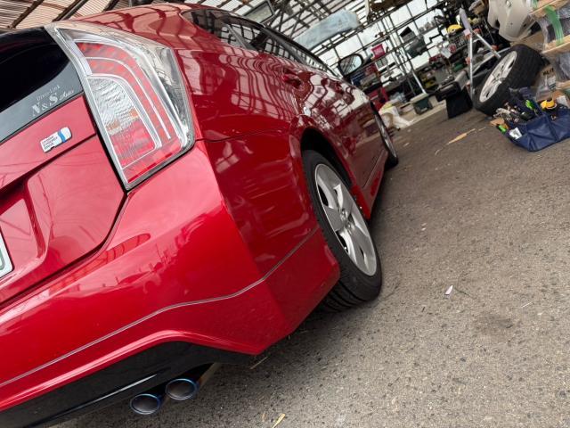 トヨタ　30プリウス　フルエアロ　ガナドールマフラー　取付　ZVW30【岡山県岡山市　東区・中区・北区・赤磐市・瀬戸内市で持込でのタイヤ交換・ドライブレコーダー・ナビ等のパーツ取付・カスタムの事ならエヌアンドエスオートへお任せ】下さい！】