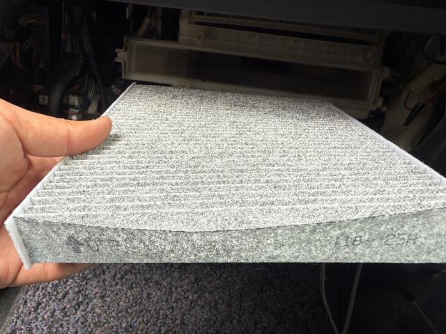 トヨタ　アクア　オイル、エレメント、エアコンフィルター　交換【岡山県岡山市　東区・中区・北区・赤磐市・瀬戸内市で持込でのタイヤ交換・ドライブレコーダー・ナビ等のパーツ取付・カスタムの事ならエヌアンドエスオートへお任せ】下さい！】