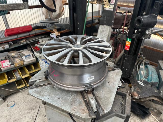 日産　セレナ　ホイール・タイヤ4本 交換　HFC26【岡山県岡山市　東区・中区・北区・赤磐市・瀬戸内市で持込でのタイヤ交換・ドライブレコーダー・ナビ等のパーツ取付・カスタムの事ならエヌアンドエスオートへお任せ】下さい！】