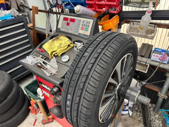 日産　セレナ　ホイール・タイヤ4本 交換　HFC26【岡山県岡山市　東区・中区・北区・赤磐市・瀬戸内市で持込でのタイヤ交換・ドライブレコーダー・ナビ等のパーツ取付・カスタムの事ならエヌアンドエスオートへお任せ】下さい！】