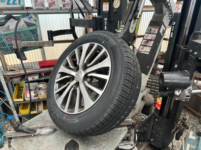 日産　セレナ　ホイール・タイヤ4本 交換　HFC26【岡山県岡山市　東区・中区・北区・赤磐市・瀬戸内市で持込でのタイヤ交換・ドライブレコーダー・ナビ等のパーツ取付・カスタムの事ならエヌアンドエスオートへお任せ】下さい！】