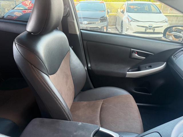 トヨタ　30プリウス　新品シートカバー　取付　ZVW30【岡山県岡山市　東区・中区・北区・赤磐市・瀬戸内市で持込でのタイヤ交換・ドライブレコーダー・ナビ等のパーツ取付・カスタムの事ならエヌアンドエスオートへお任せ】下さい！】