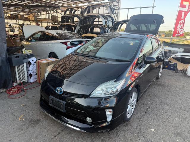 トヨタ　30プリウス　新品シートカバー　取付　ZVW30【岡山県岡山市　東区・中区・北区・赤磐市・瀬戸内市で持込でのタイヤ交換・ドライブレコーダー・ナビ等のパーツ取付・カスタムの事ならエヌアンドエスオートへお任せ】下さい！】