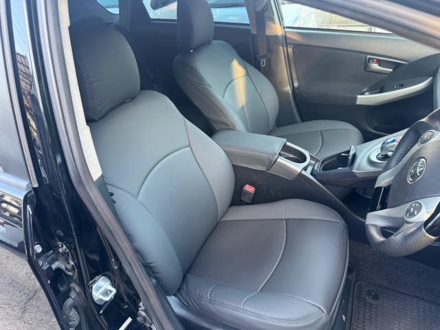 トヨタ　30プリウス　新品シートカバー　取付　ZVW30【岡山県岡山市　東区・中区・北区・赤磐市・瀬戸内市で持込でのタイヤ交換・ドライブレコーダー・ナビ等のパーツ取付・カスタムの事ならエヌアンドエスオートへお任せ】下さい！】