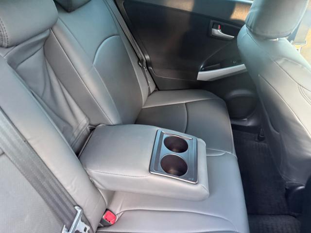 トヨタ　30プリウス　新品シートカバー　取付　ZVW30【岡山県岡山市　東区・中区・北区・赤磐市・瀬戸内市で持込でのタイヤ交換・ドライブレコーダー・ナビ等のパーツ取付・カスタムの事ならエヌアンドエスオートへお任せ】下さい！】