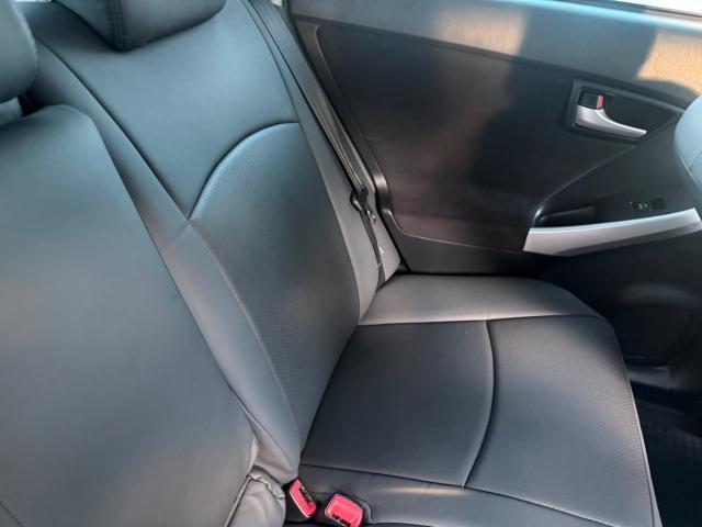 トヨタ　30プリウス　新品シートカバー　取付　ZVW30【岡山県岡山市　東区・中区・北区・赤磐市・瀬戸内市で持込でのタイヤ交換・ドライブレコーダー・ナビ等のパーツ取付・カスタムの事ならエヌアンドエスオートへお任せ】下さい！】