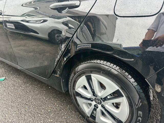 トヨタ　50プリウス　左クォーター　左後ドア　鈑金修理　ZVW51【岡山県岡山市　東区・中区・北区・赤磐市・瀬戸内市で持込でのタイヤ交換・ドライブレコーダー・ナビ等のパーツ取付・カスタムの事ならエヌアンドエスオートへお任せ】下さい！】