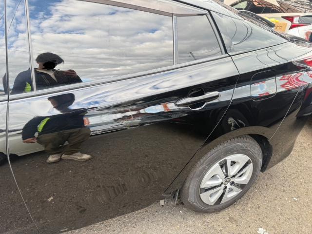 トヨタ　50プリウス　左クォーター　左後ドア　鈑金修理　ZVW51【岡山県岡山市　東区・中区・北区・赤磐市・瀬戸内市で持込でのタイヤ交換・ドライブレコーダー・ナビ等のパーツ取付・カスタムの事ならエヌアンドエスオートへお任せ】下さい！】