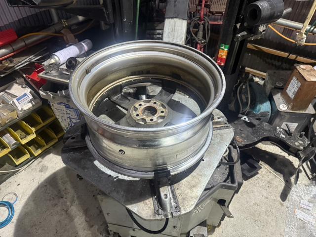 トヨタ　50プリウス 　タイヤ　4本　交換　ZVW51【岡山県岡山市　東区・中区・北区・赤磐市・瀬戸内市で持込でのタイヤ交換・ドライブレコーダー・ナビ等のパーツ取付・カスタムの事ならエヌアンドエスオートへお任せ】下さい！】