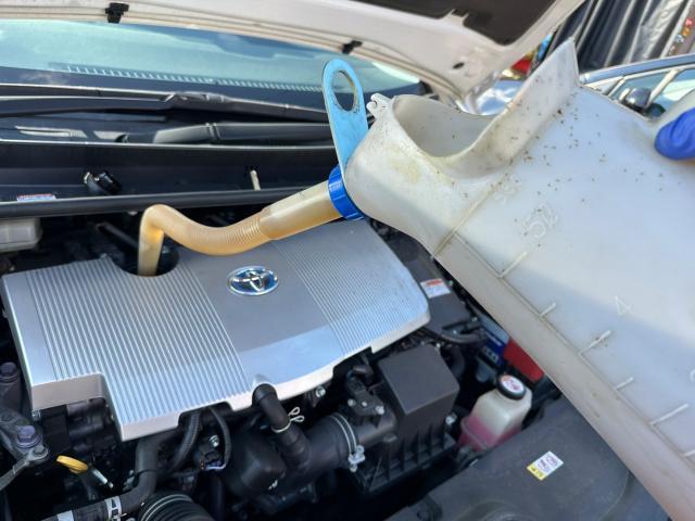 トヨタ　50プリウス 　オイル　エレメント　交換　ZVW51【岡山県岡山市　東区・中区・北区・赤磐市・瀬戸内市で持込でのタイヤ交換・ドライブレコーダー・ナビ等のパーツ取付・カスタムの事ならエヌアンドエスオートへお任せ】下さい！】