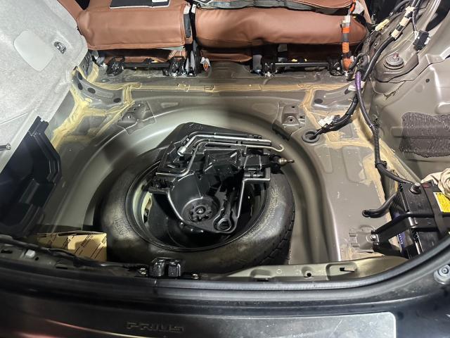 トヨタ　30プリウス 　ハイブリッドバッテリー　交換　ZVW30【岡山県岡山市　東区・中区・北区・赤磐市・瀬戸内市で持込でのタイヤ交換・ドライブレコーダー・ナビ等のパーツ取付・カスタムの事ならエヌアンドエスオートへお任せ】下さい！】