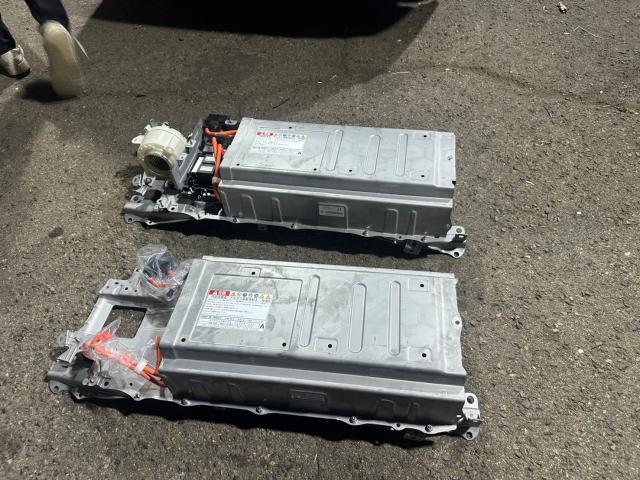 トヨタ　30プリウス 　ハイブリッドバッテリー　交換　ZVW30【岡山県岡山市　東区・中区・北区・赤磐市・瀬戸内市で持込でのタイヤ交換・ドライブレコーダー・ナビ等のパーツ取付・カスタムの事ならエヌアンドエスオートへお任せ】下さい！】