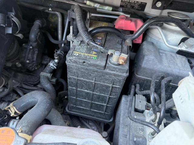 ダイハツ　タント　バッテリー交換　フロント右ワイパー交換　L375S【岡山県岡山市　東区・中区・北区・赤磐市・瀬戸内市で持込でのタイヤ交換・ドライブレコーダー・ナビ等のパーツ取付・カスタムの事ならエヌアンドエスオートへお任せ】下さい！】