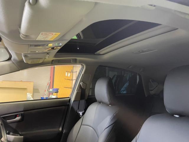 トヨタ　30プリウス 　スモークフィルム　施工　ZVW30【岡山県岡山市　東区・中区・北区・赤磐市・瀬戸内市で持込でのタイヤ交換・ドライブレコーダー・ナビ等のパーツ取付・カスタムの事ならエヌアンドエスオートへお任せ】下さい！】