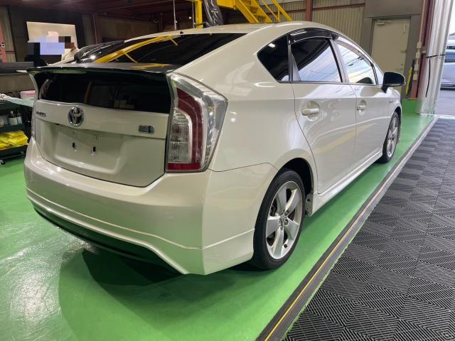 トヨタ　30プリウス 　スモークフィルム　施工　ZVW30【岡山県岡山市　東区・中区・北区・赤磐市・瀬戸内市で持込でのタイヤ交換・ドライブレコーダー・ナビ等のパーツ取付・カスタムの事ならエヌアンドエスオートへお任せ】下さい！】