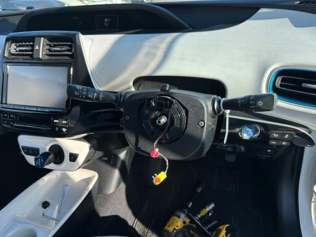 トヨタ　50プリウス 　ガングリップコンビステアリング交換　ZVW55【岡山県岡山市　東区・中区・北区・赤磐市・瀬戸内市で持込でのタイヤ交換・ドライブレコーダー・ナビ等のパーツ取付・カスタムの事ならエヌアンドエスオートへお任せ】下さい！】