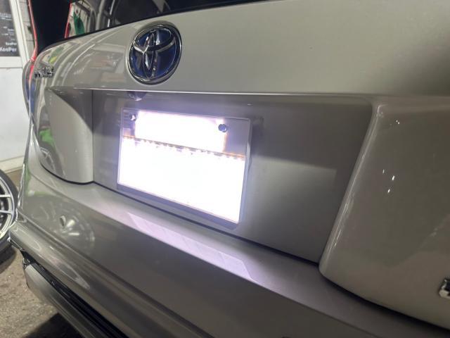トヨタ　50プリウス 　AIR字光式ナンバー灯 取付　ZVW55【岡山県岡山市　東区・中区・北区・赤磐市・瀬戸内市で持込でのタイヤ交換・ドライブレコーダー・ナビ等のパーツ取付・カスタムの事ならエヌアンドエスオートへお任せ】下さい！】