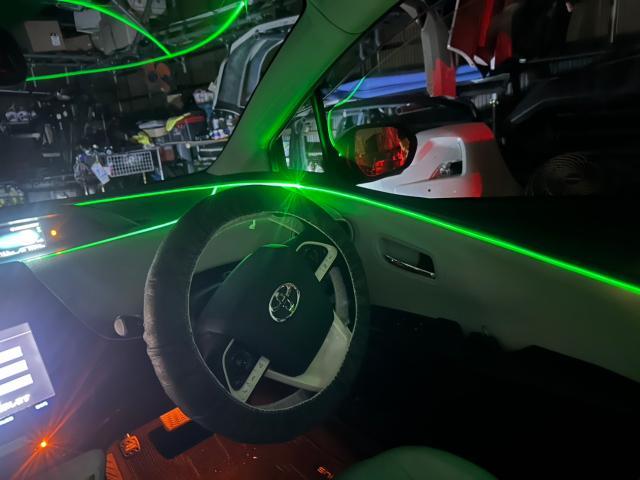 トヨタ　50プリウス 　LEDアンビエントライト取付　ZVW55【岡山県岡山市　東区・中区・北区・赤磐市・瀬戸内市で持込でのタイヤ交換・ドライブレコーダー・ナビ等のパーツ取付・カスタムの事ならエヌアンドエスオートへお任せ】下さい！】