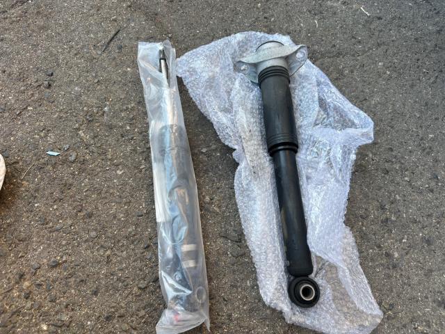 トヨタ　50プリウス 　リアショック 右　交換　ZVW55【岡山県岡山市　東区・中区・北区・赤磐市・瀬戸内市で持込でのタイヤ交換・ドライブレコーダー・ナビ等のパーツ取付・カスタムの事ならエヌアンドエスオートへお任せ】下さい！】