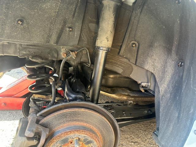 トヨタ　50プリウス 　リアショック 右　交換　ZVW55【岡山県岡山市　東区・中区・北区・赤磐市・瀬戸内市で持込でのタイヤ交換・ドライブレコーダー・ナビ等のパーツ取付・カスタムの事ならエヌアンドエスオートへお任せ】下さい！】