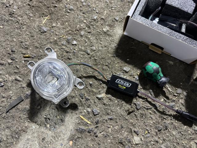 トヨタ　50プリウス　LEDフォグバルブ交換　アクセサリーライト取付【岡山県岡山市　東区・中区・北区・赤磐市・瀬戸内市で持込でのタイヤ交換・ドライブレコーダー・ナビ等のパーツ取付・カスタムの事ならエヌアンドエスオートへお任せ】下さい！】